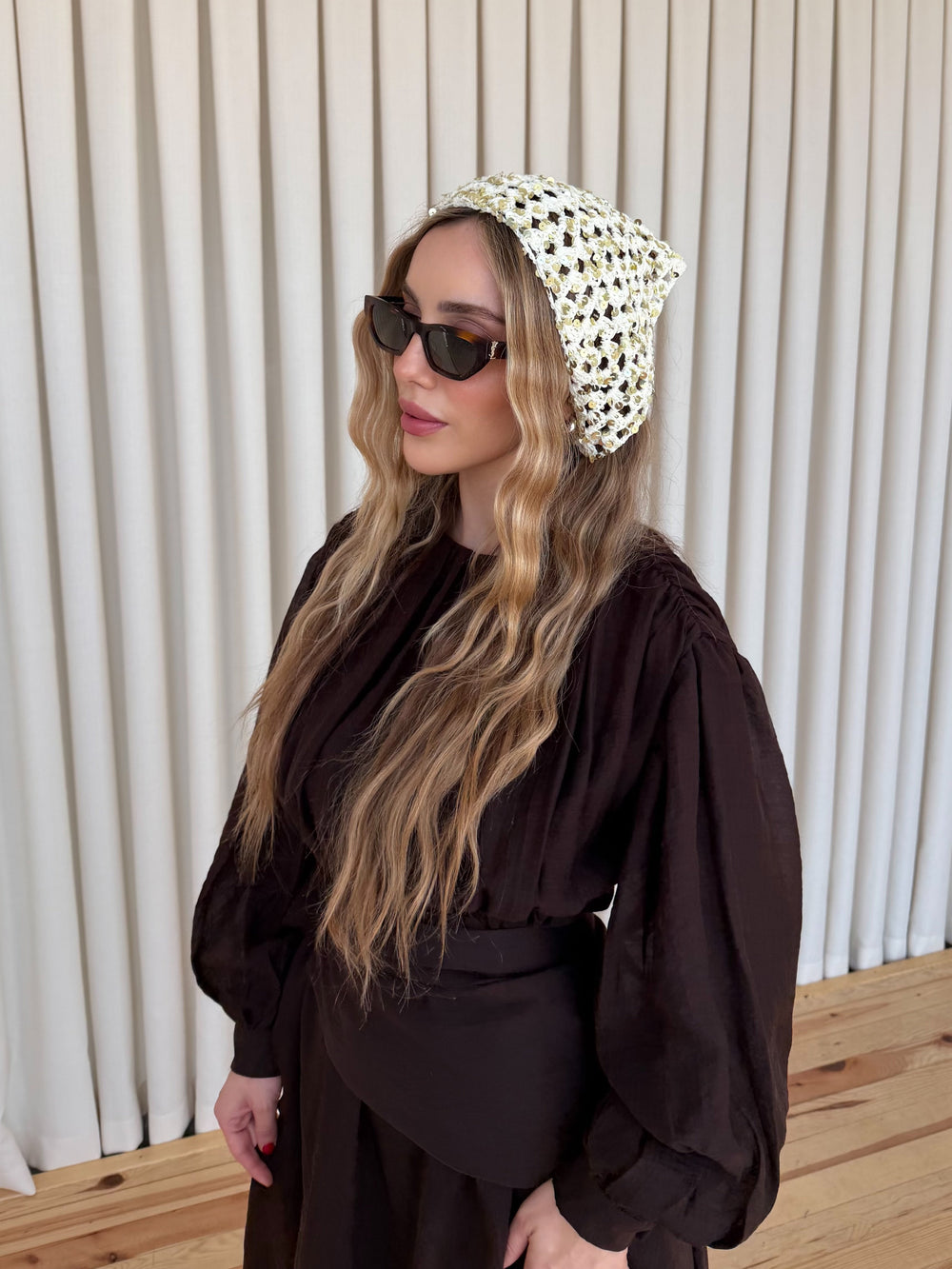 Ekru Pullu Üçgen Bandana - 2153