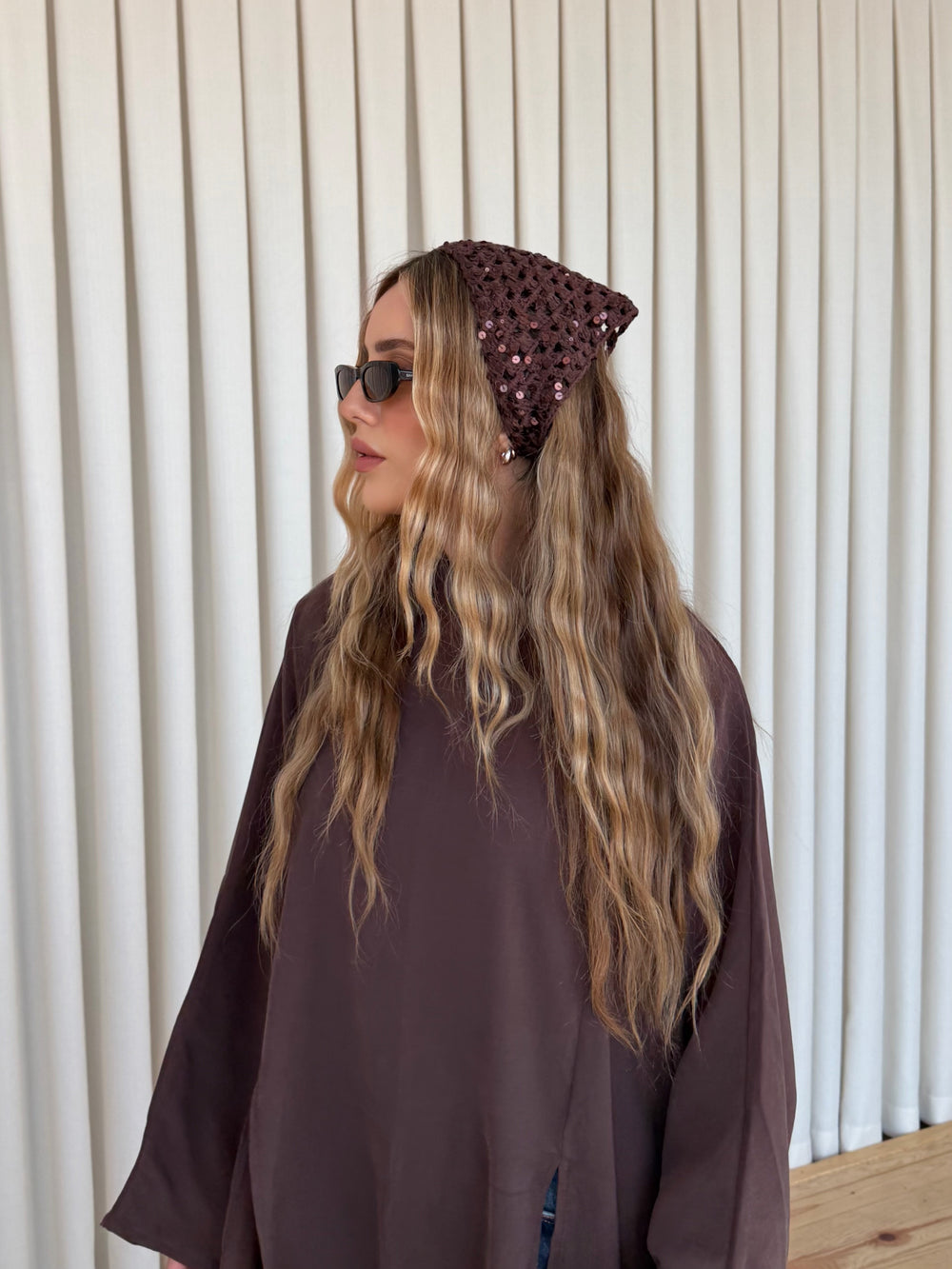 Kahverengi Pullu Üçgen Bandana - 2153