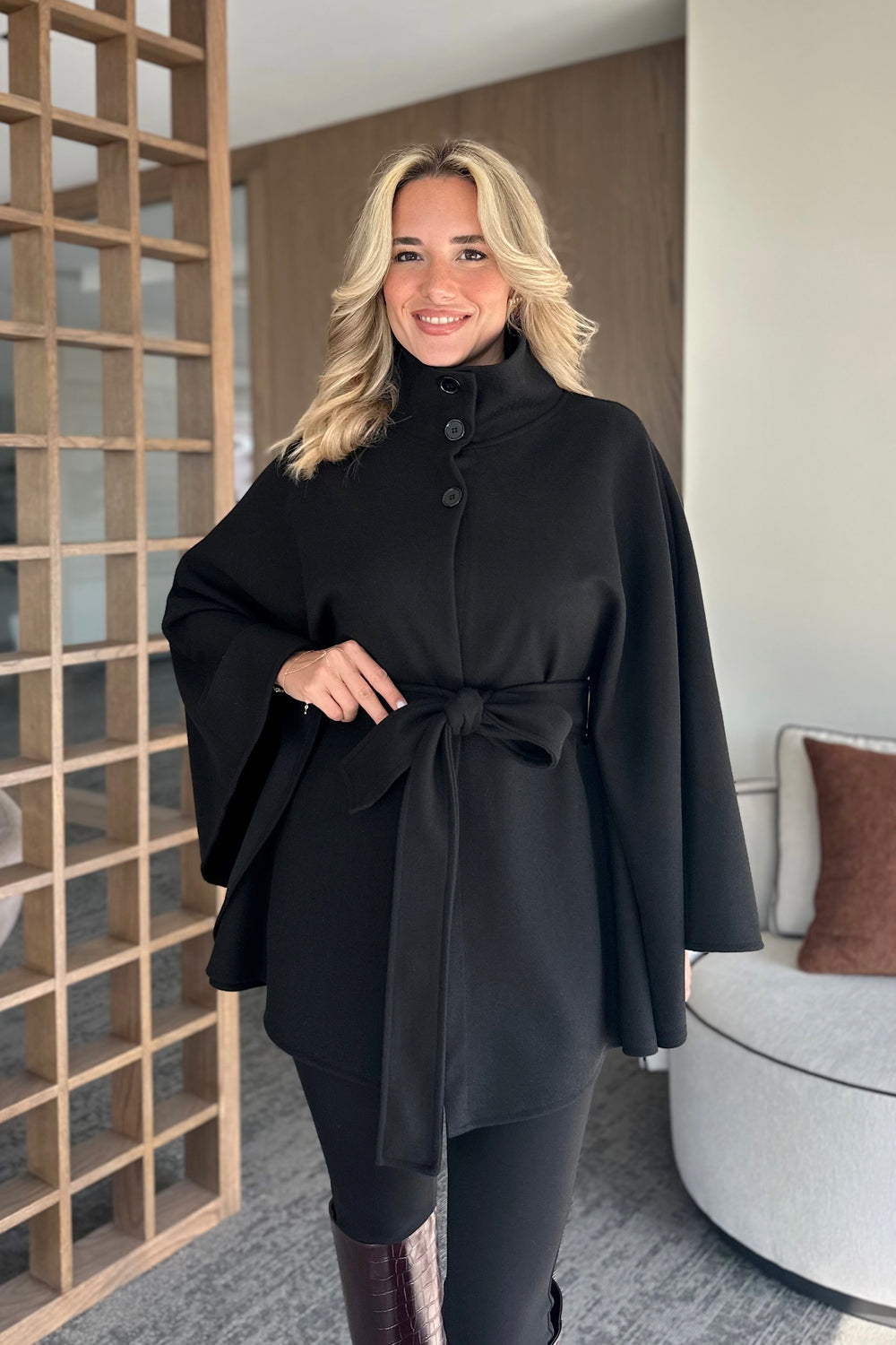 Siyah Düğmeli Kuşaklı Kaşe Panço - 2055