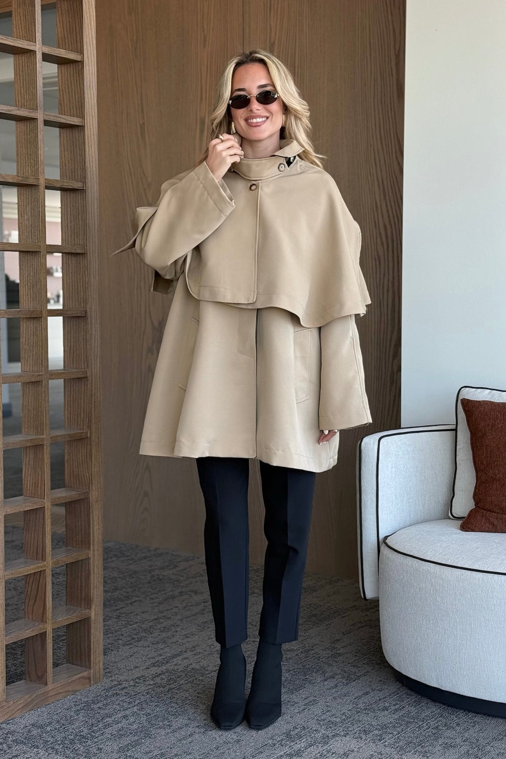 Camel Yakası Deri Detaylı Pelerin Trençkot