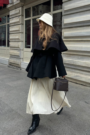 Siyah Livia Pelerin Detaylı Kaşe Kaban