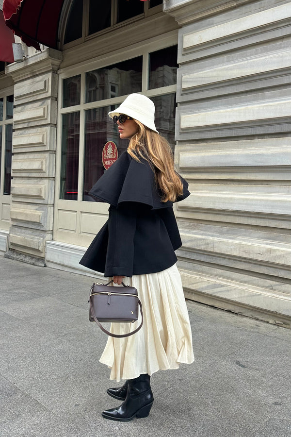 Siyah Livia Pelerin Detaylı Kaşe Kaban