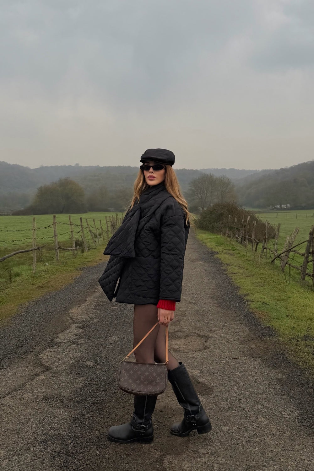 Siyah Kapitone Şallı Mont - 0762