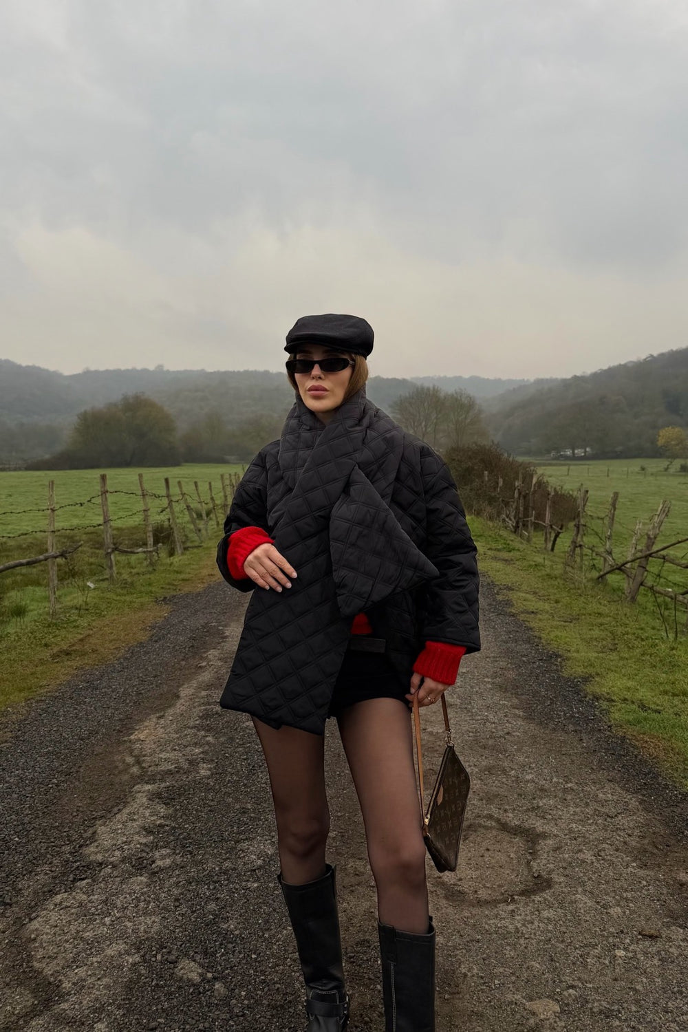 Siyah Kapitone Şallı Mont - 0762