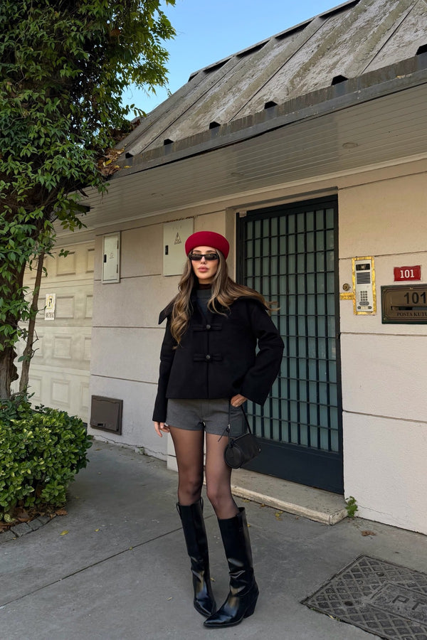 Siyah Düğme Detaylı Kısa Kaşe Ceket - 7675