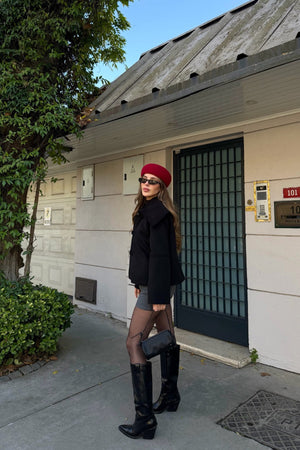 Siyah Düğme Detaylı Kısa Kaşe Ceket - 7675