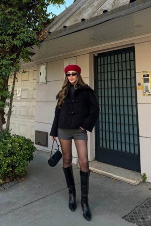 Siyah Düğme Detaylı Kısa Kaşe Ceket - 7675