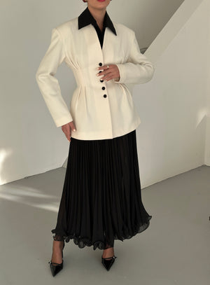 Siyah Düğmeli Tasarım Kaşe Ceket