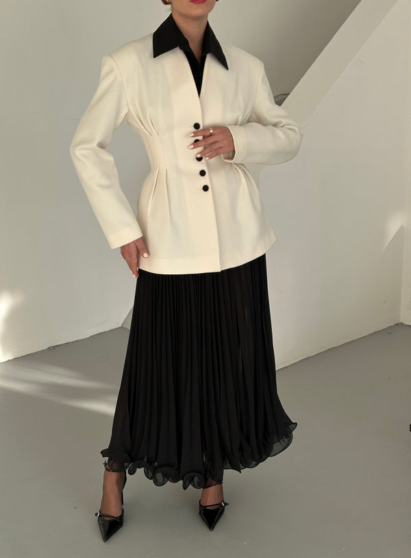 Siyah Düğmeli Tasarım Kaşe Ceket