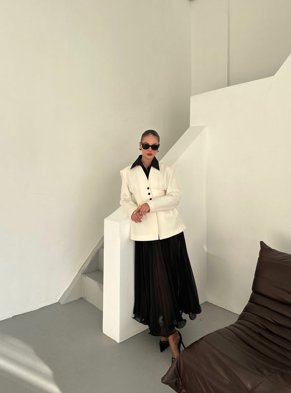 Siyah Düğmeli Tasarım Kaşe Ceket