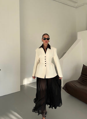 Siyah Düğmeli Tasarım Kaşe Ceket