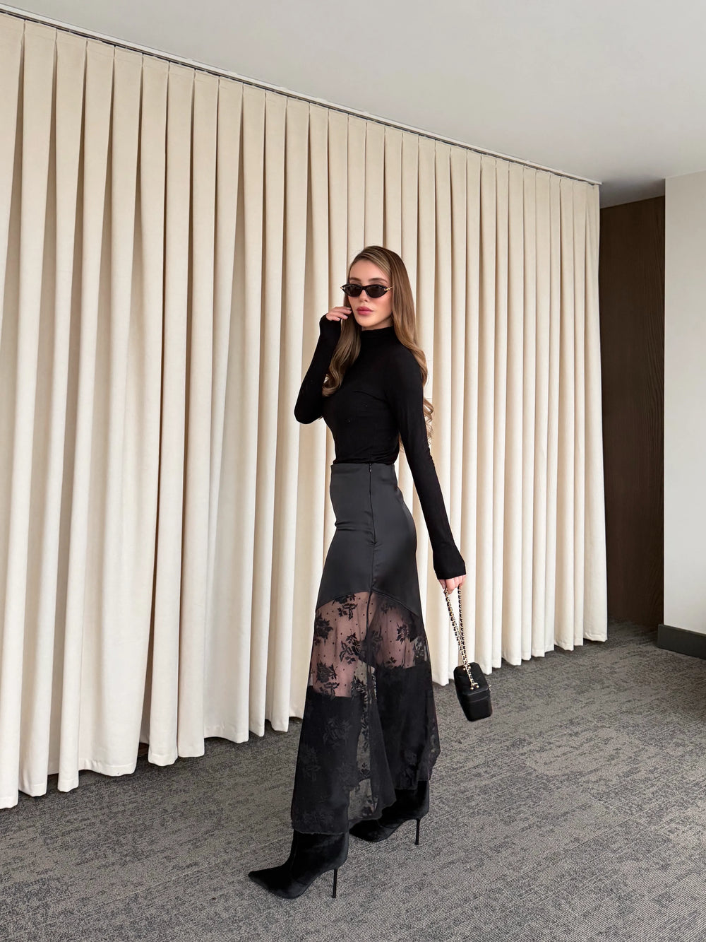 Siyah Asimetrik Dantel Detaylı Saten Etek - 202601