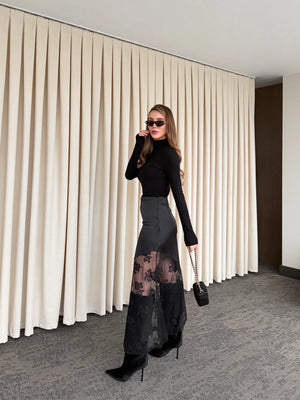 Siyah Asimetrik Dantel Detaylı Saten Etek - 202601