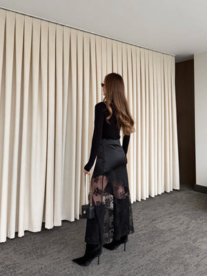 Siyah Asimetrik Dantel Detaylı Saten Etek - 202601