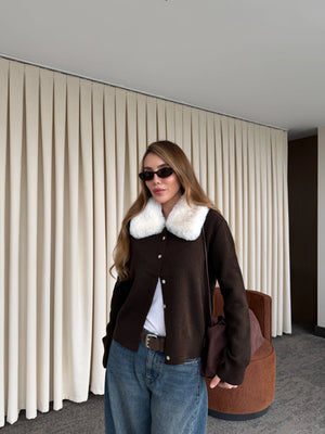 Kahverengi Yakası Kürklü Hırka - 261002