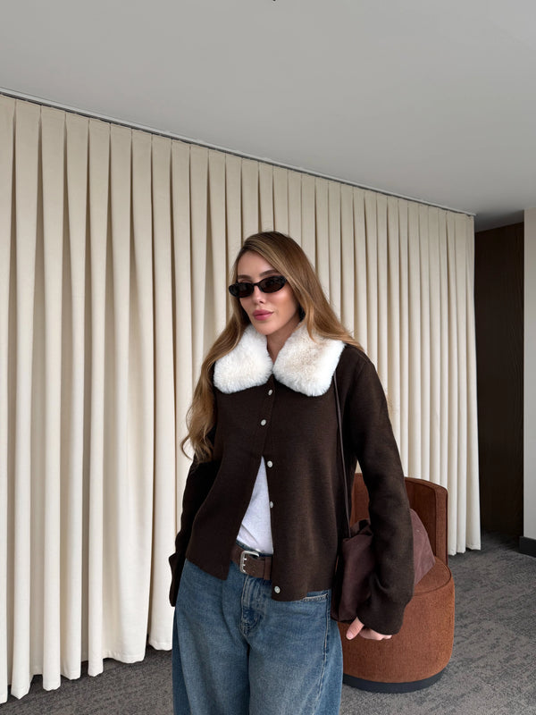 Kahverengi Yakası Kürklü Hırka - 261002