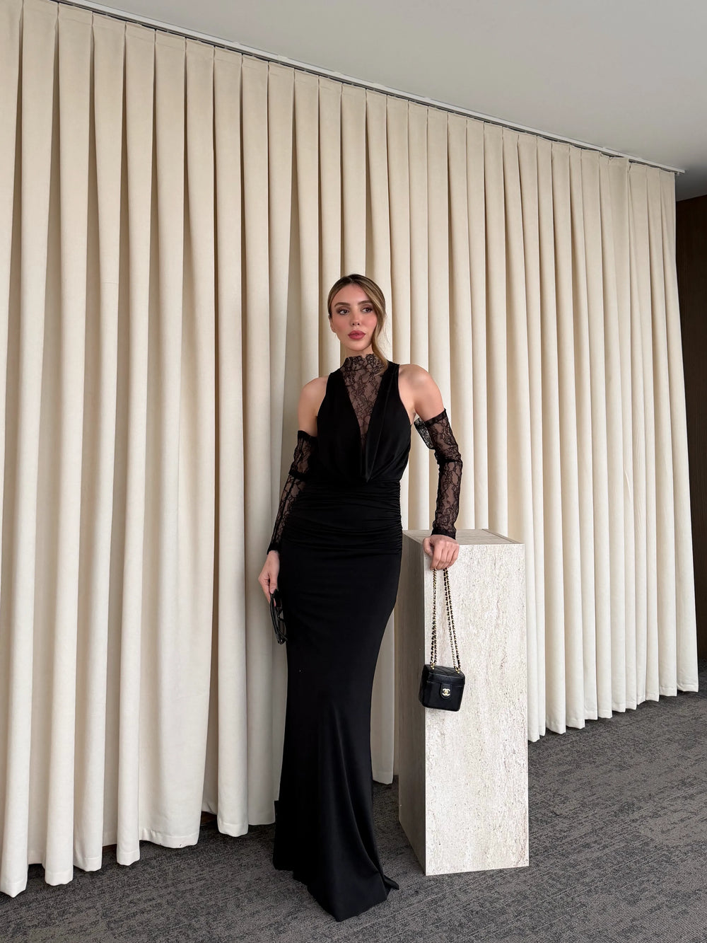 Siyah Degaje Yaka Dantel Eldivenli Elbise - 20117