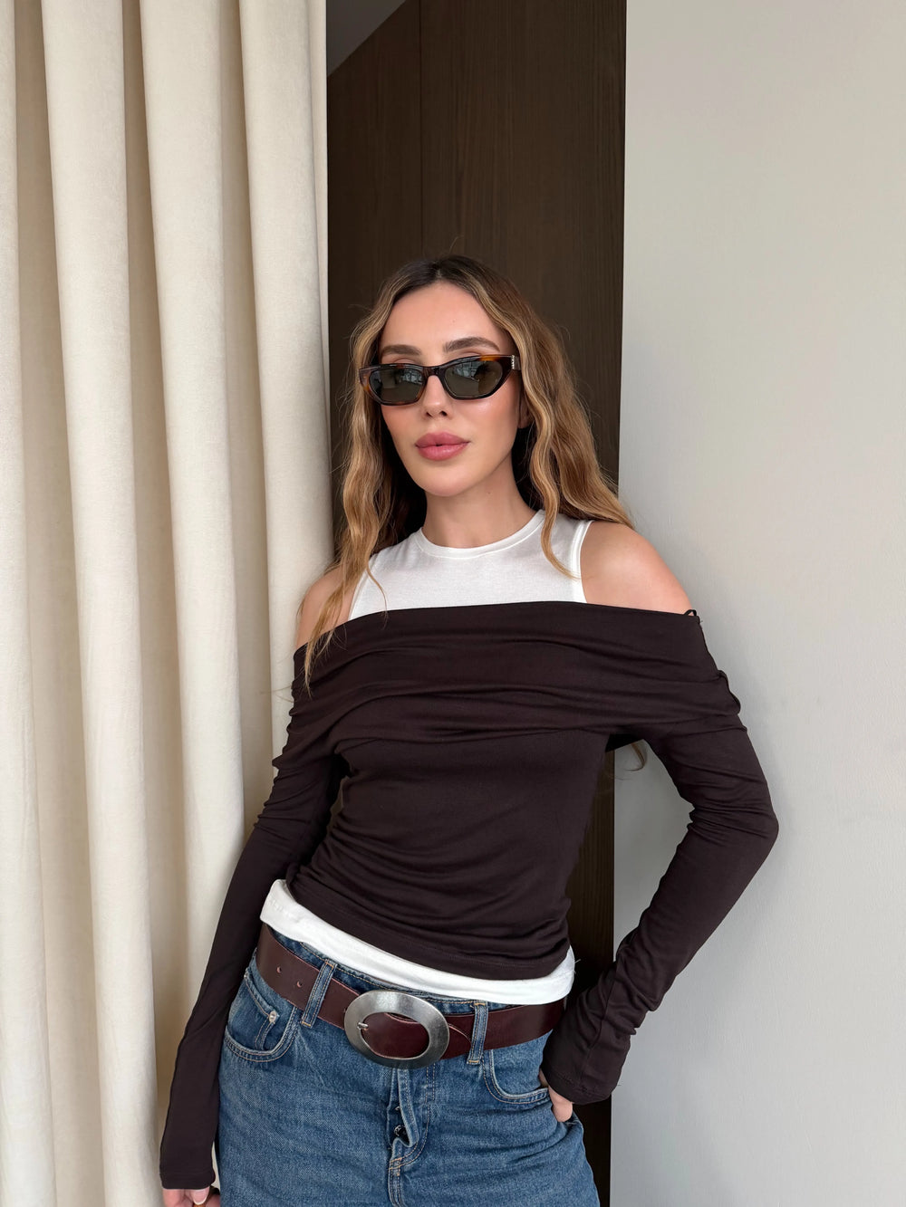 Kahverengi Beyaz Atletli Kayık Yaka Bluz - 0780