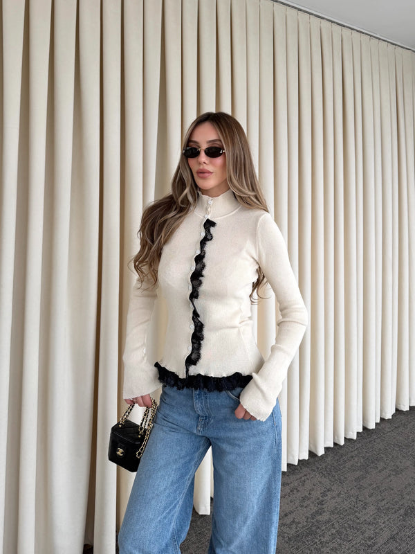 Ekru Dik Yaka Dantel Detaylı Hırka - 2726