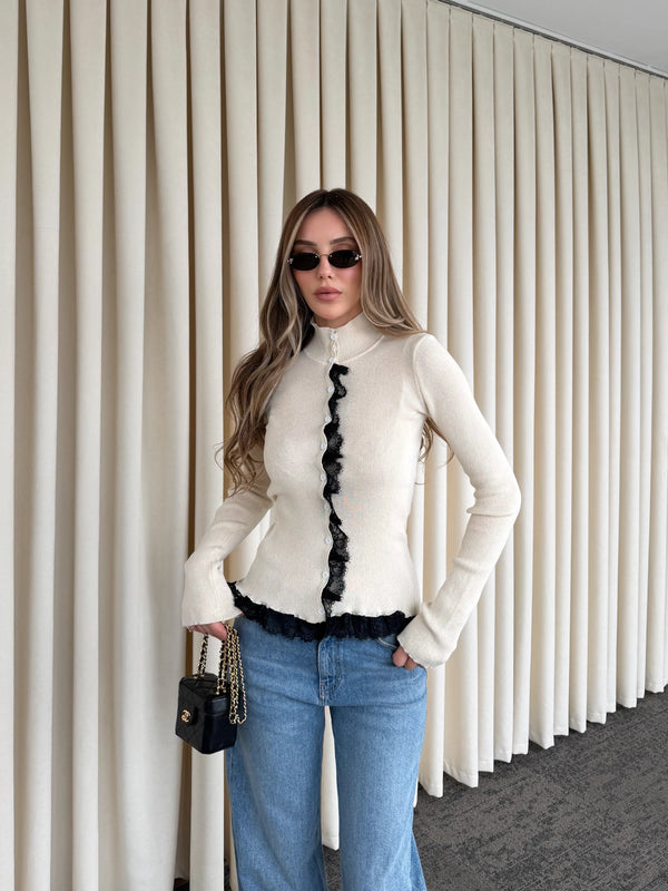 Ekru Dik Yaka Dantel Detaylı Hırka - 2726