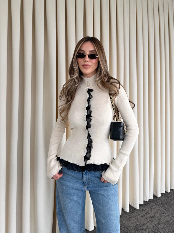 Ekru Dik Yaka Dantel Detaylı Hırka - 2726