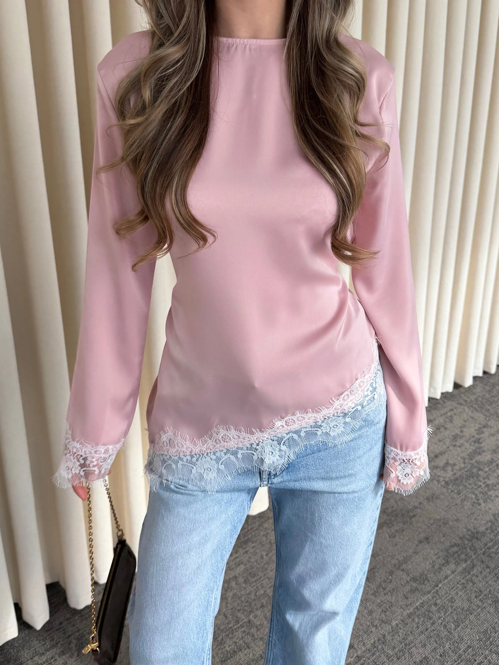 Pembe Saten Asimetrik Dantelli Bluz - 0320