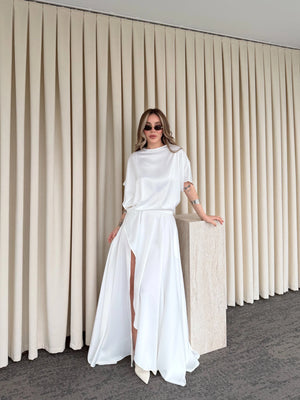 Beyaz Saten Yırtmaçlı Elbise - 2026