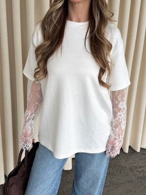 Beyaz Kolları Dantelli Bluz - 1049