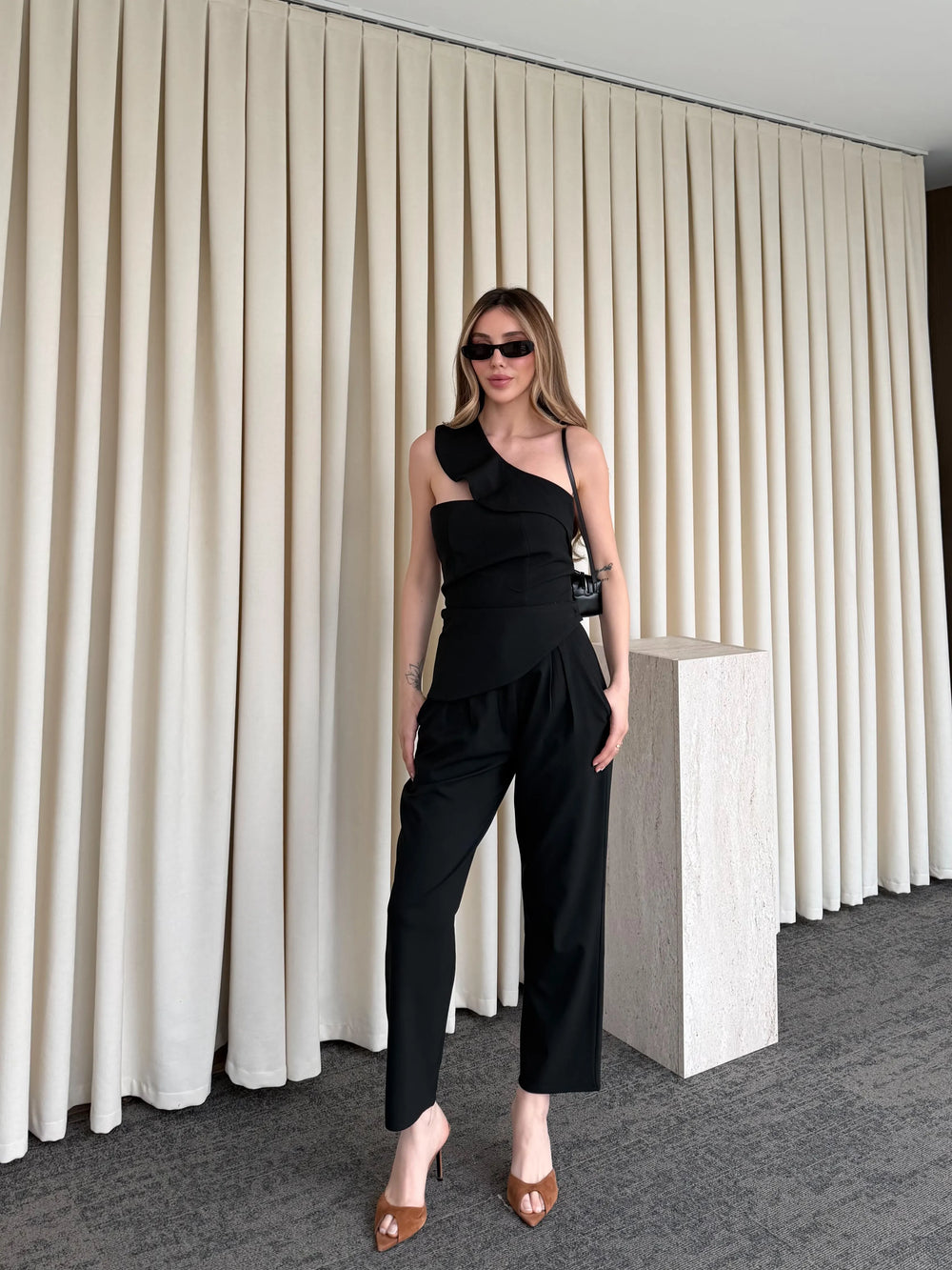 Siyah Tek Omuz Tasarım Yaka Bluz Pantolon Takım - 8003