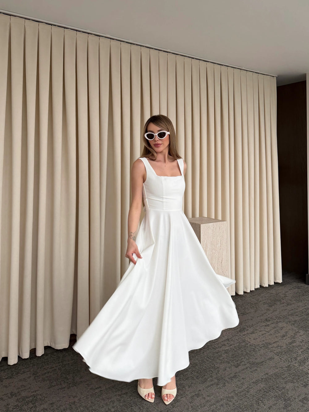 Beyaz Beli Fiyonklu Prenses Model Elbise - 3333