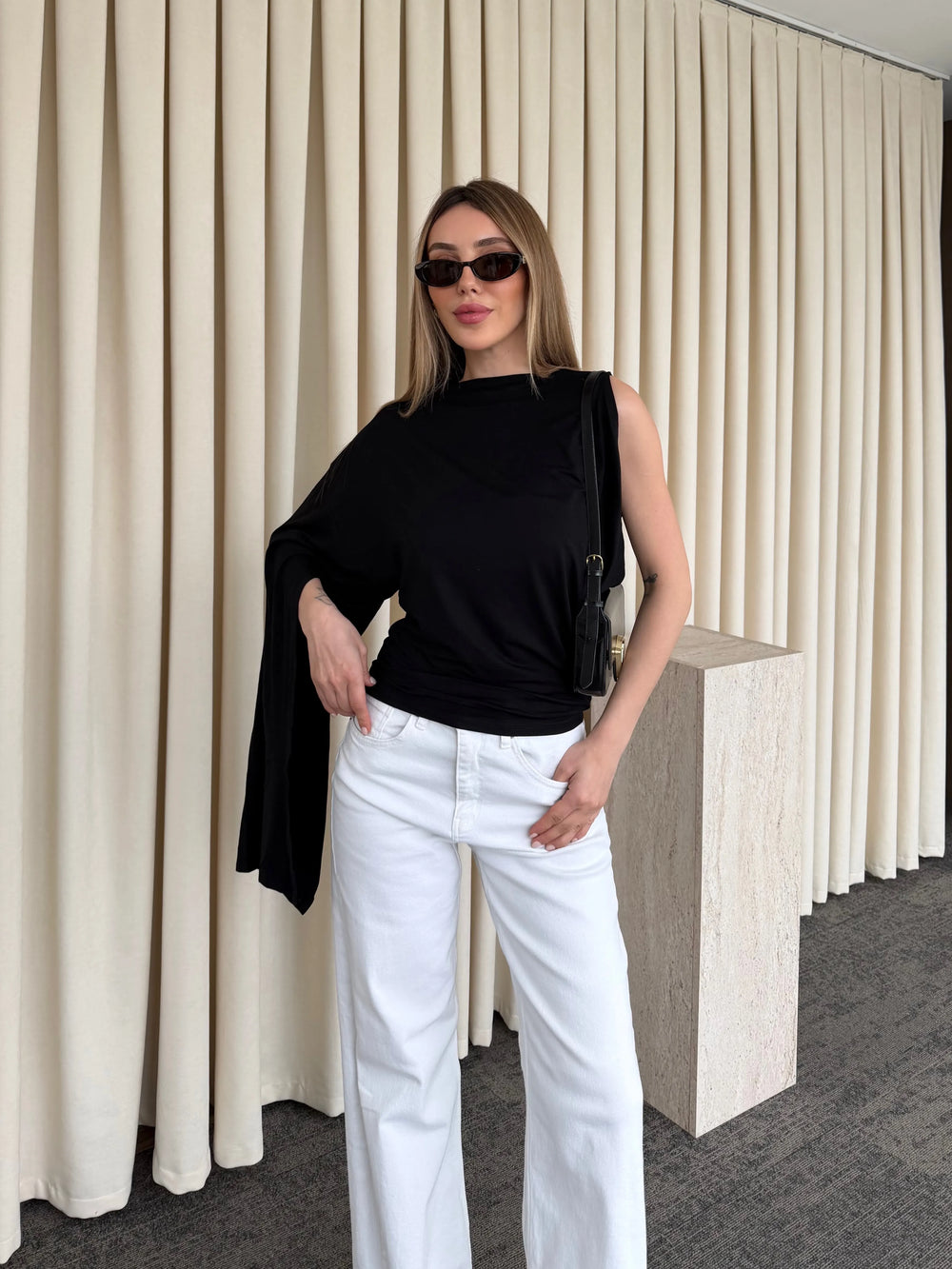 Siyah Tek Kol Detaylı Bluz - 103307