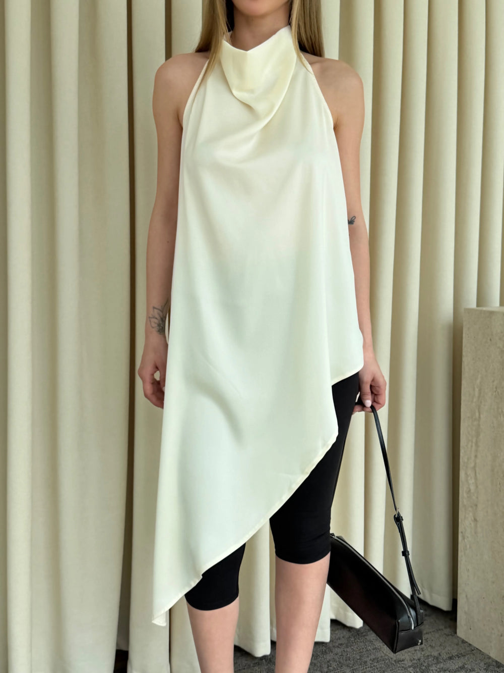 Ekru Sırt Dekolteli Saten Bluz - 103296