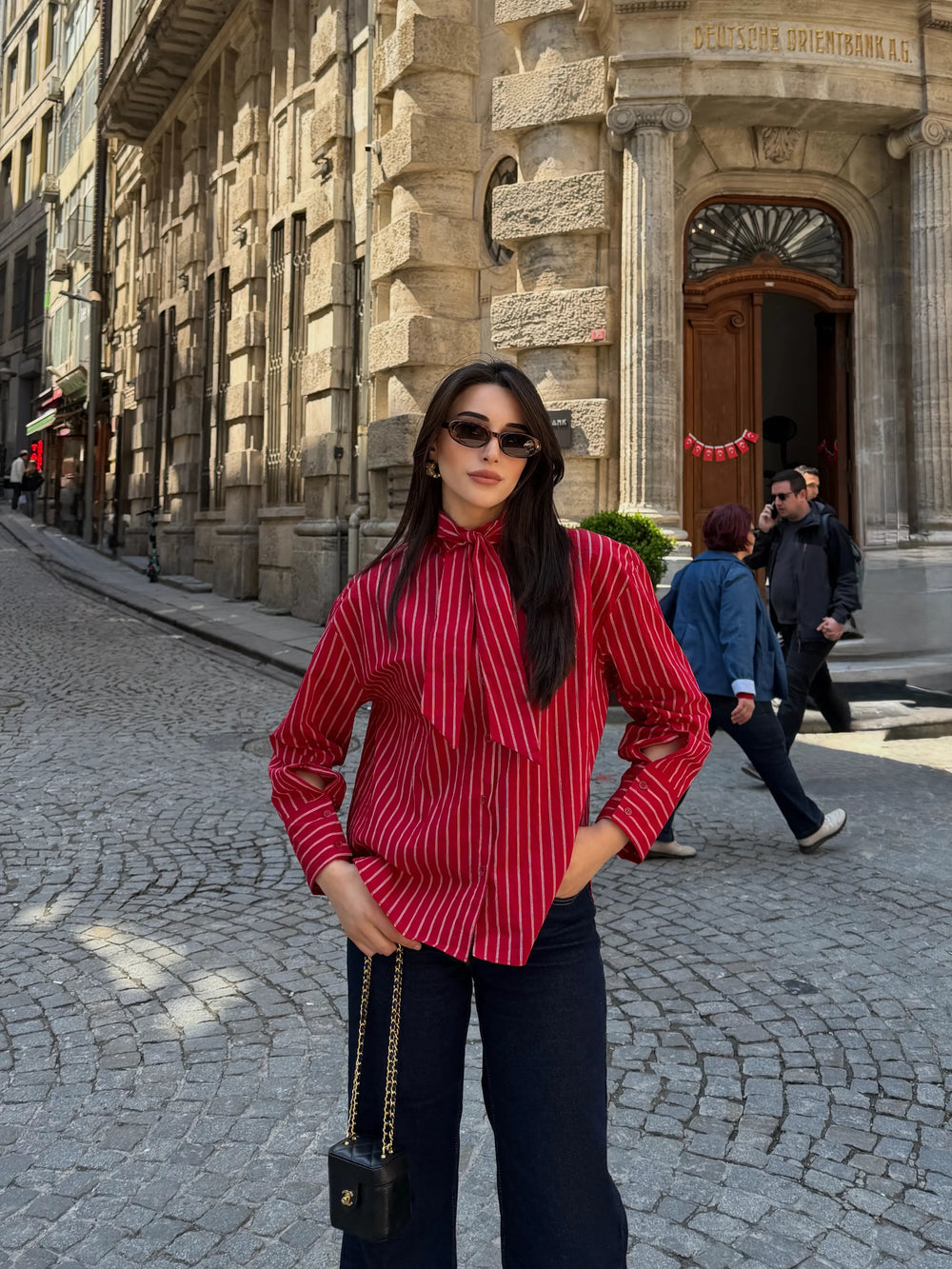 Kırmızı Çizili Fular Detaylı Gömlek  - 3236