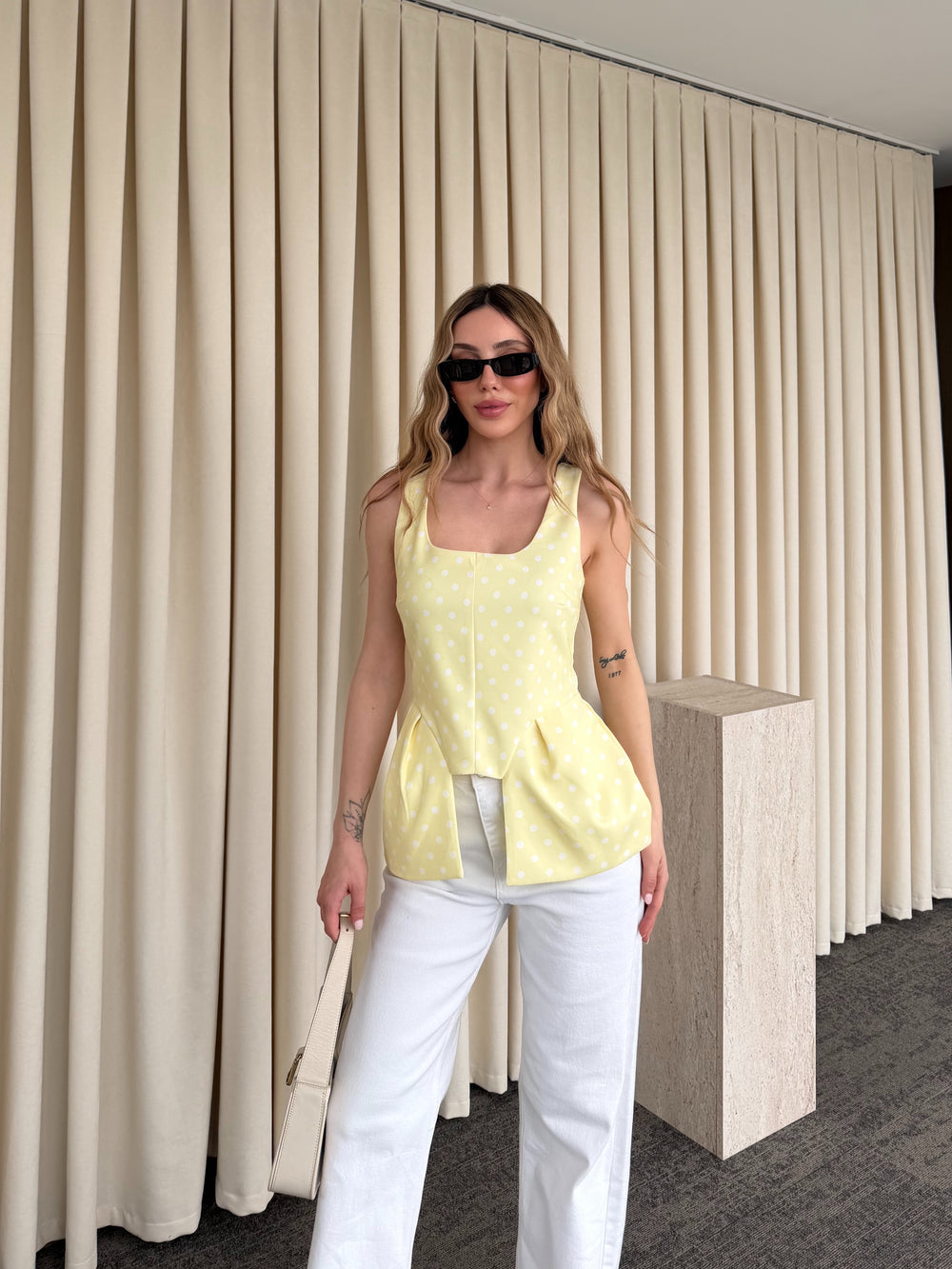 Sarı Kare Yaka Puantiyeli Bluz - 8433