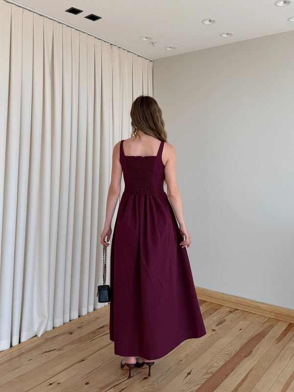 Bordo arkasi gipeli bel ve etek detayli polyester uzun elbise arkadan yakin tam boy