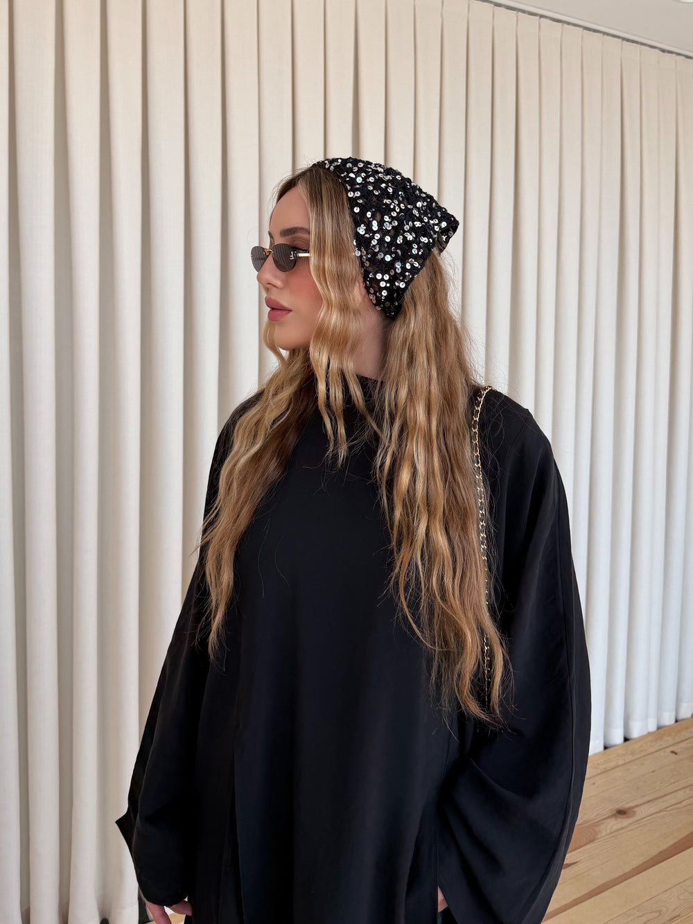 Siyah Pullu Üçgen Bandana - 2153