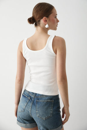 Açık Ekru Önden Düğmeli Atlet