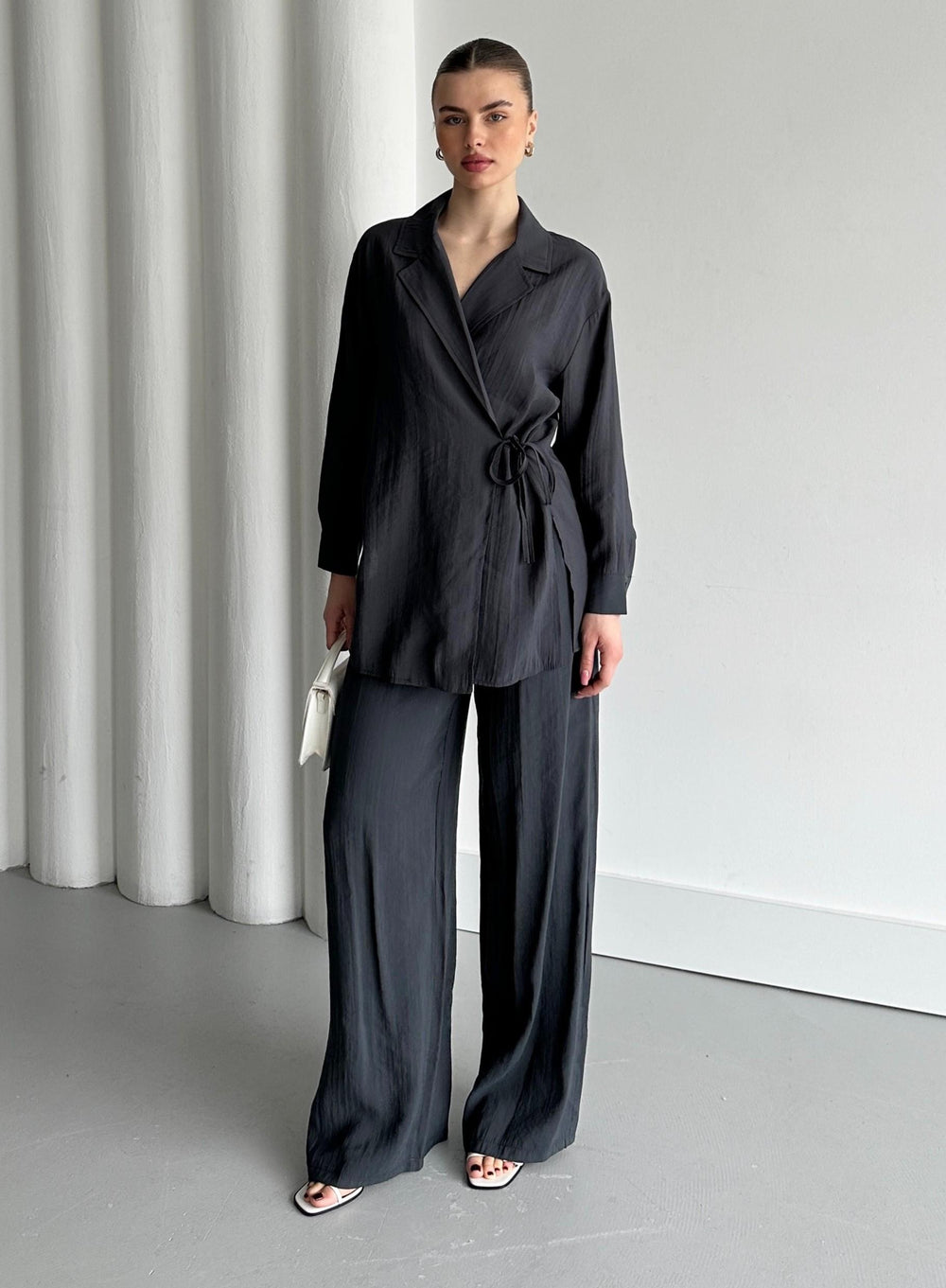 Antrasit Yaka Detaylı Bağlamalı Kimono Takım