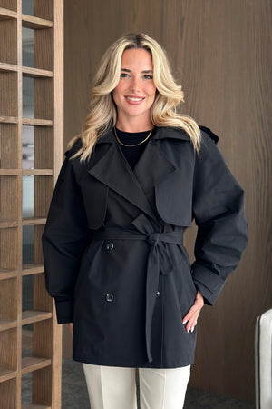 Siyah Miyabi Rüzgarlık Detaylı Kuşaklı Kısa Trençkot - 7556