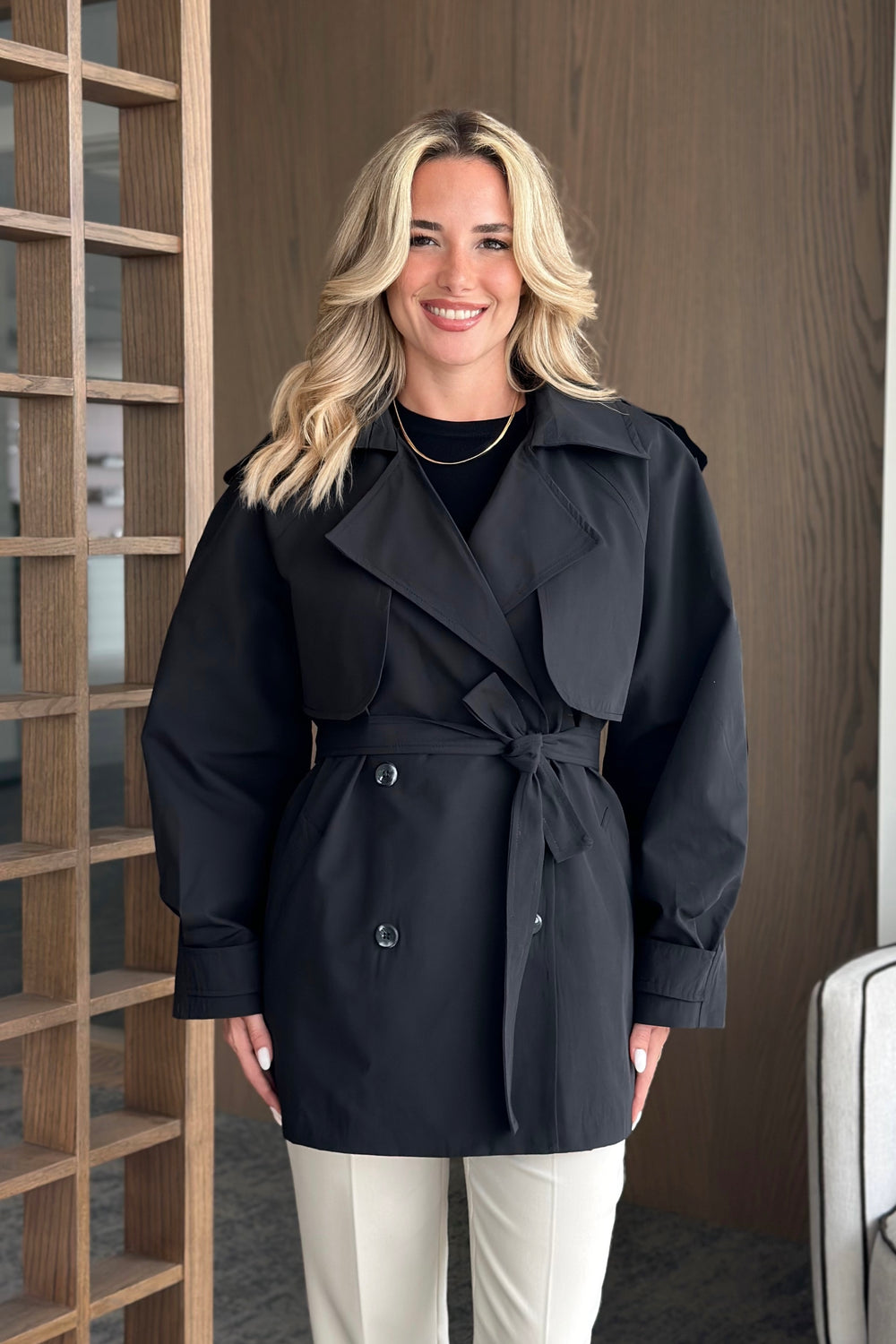 Siyah Miyabi Rüzgarlık Detaylı Kuşaklı Kısa Trençkot - 7556