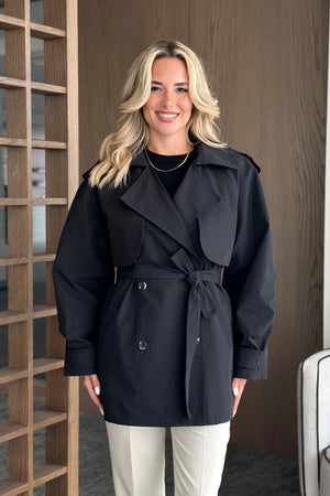 Siyah Miyabi Rüzgarlık Detaylı Kuşaklı Kısa Trençkot - 7556