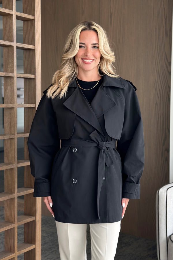 Siyah Miyabi Rüzgarlık Detaylı Kuşaklı Kısa Trençkot - 7556