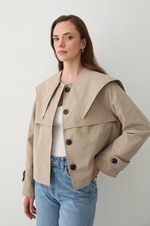 Bej Sakura Geniş Yaka Kısa Trençkot - 7530