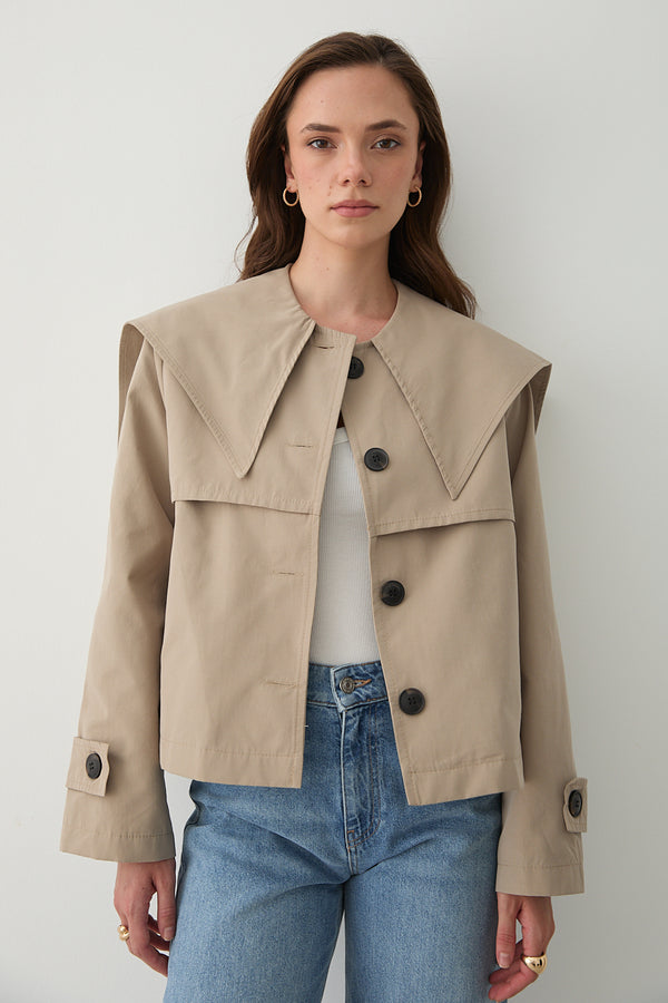 Bej Sakura Geniş Yaka Kısa Trençkot - 7530