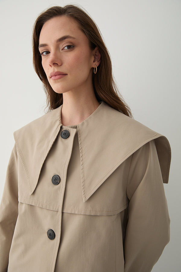 Bej Sakura Geniş Yaka Kısa Trençkot - 7530