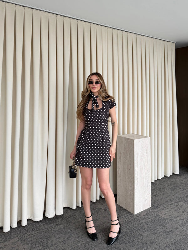 Siyah Yaka Bağlama Detaylı Kısa Elbise - 5084