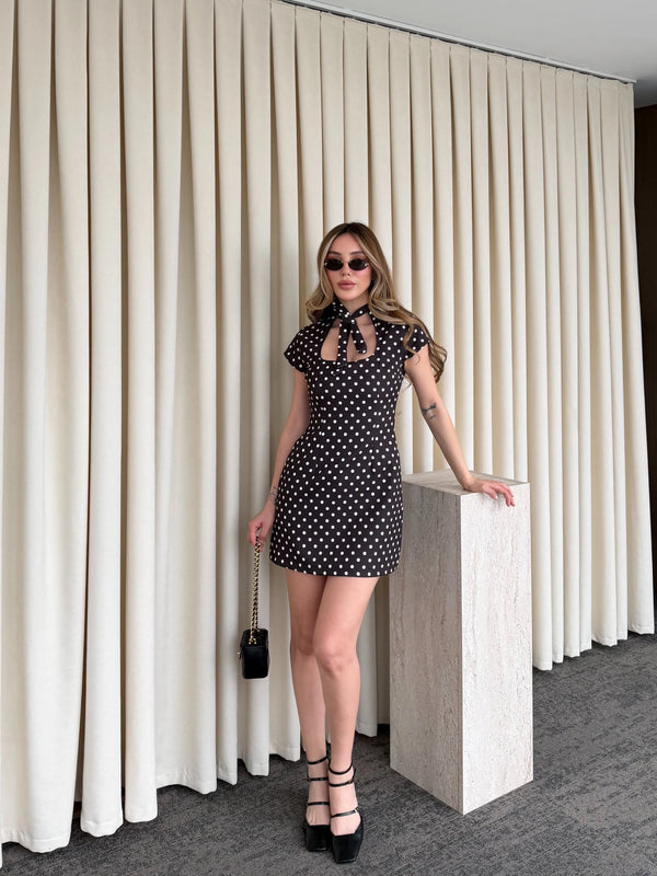 Siyah Yaka Bağlama Detaylı Kısa Elbise - 5084