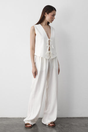 Beyaz 3 Bağcıklı Yelekli Müslin Takım