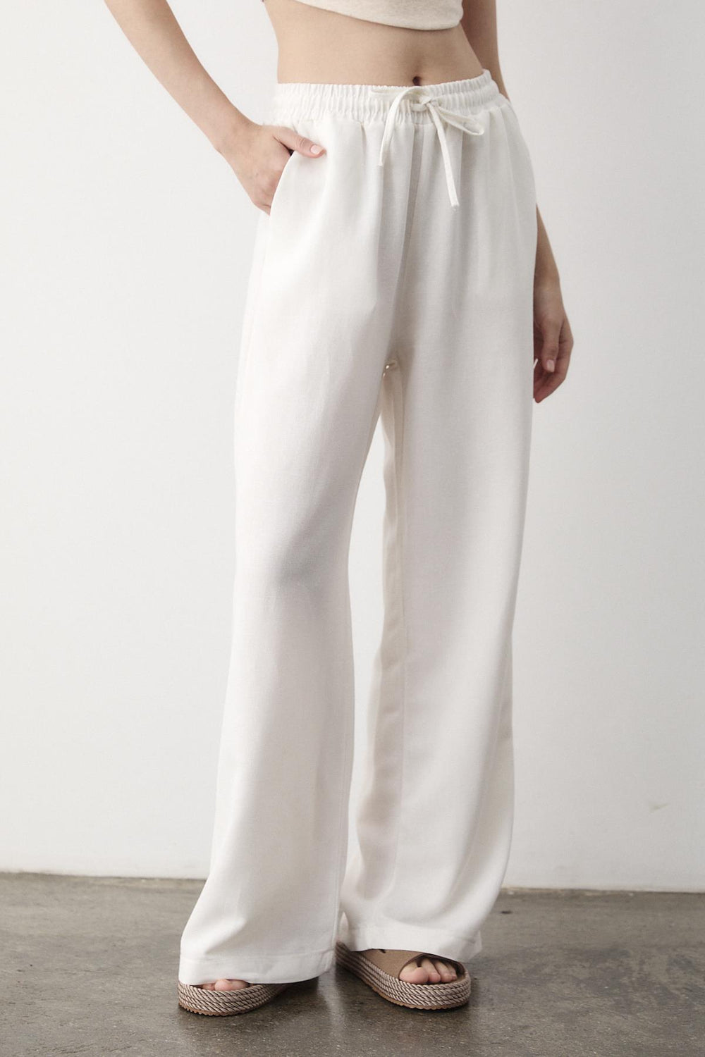 Beyaz Beli Lastikli Bol Paça Pantolon