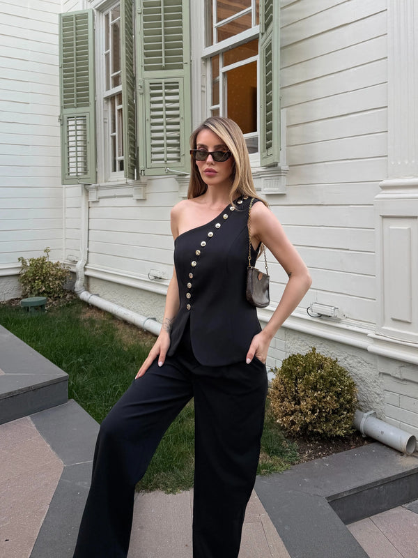 Siyah tek omuz dekolteli geniş paça polyester takım sol taraftan tam boy yan silüet görünüm